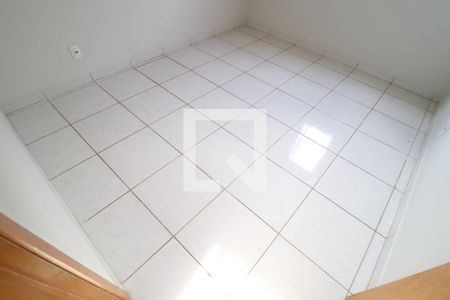 Quarto 2 de apartamento para alugar com 2 quartos, 49m² em Jardim Holanda, Uberlândia
