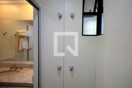 Banheiro da Suite de kitnet/studio para alugar com 1 quarto, 42m² em Savassi, Belo Horizonte