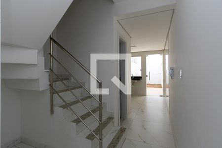 Sala de casa à venda com 2 quartos, 90m² em Santa Branca, Belo Horizonte