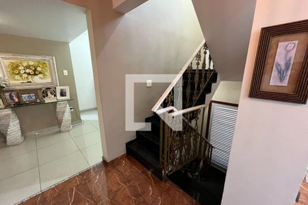 Escadas de casa à venda com 4 quartos, 350m² em Jardim Guanabara, Rio de Janeiro