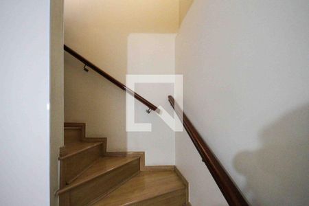 escada de casa à venda com 3 quartos, 126m² em Vila Carrão, São Paulo