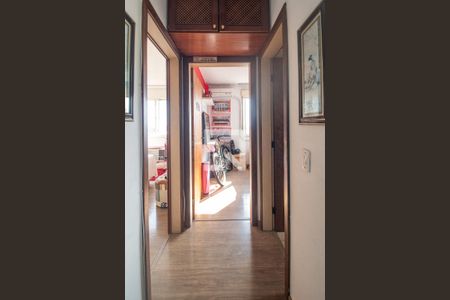 Corredor de apartamento à venda com 2 quartos, 60m² em São José, Porto Alegre