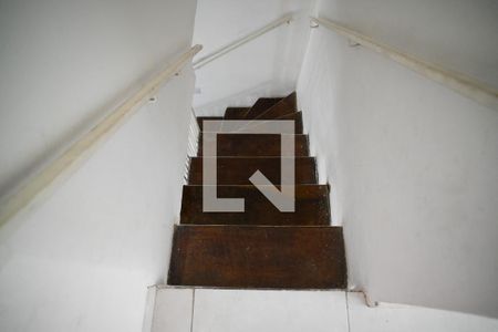 Escada de casa à venda com 2 quartos, 122m² em Vila Conde do Pinhal, São Paulo