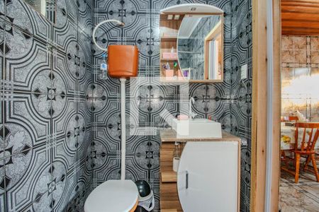Banheiro de casa à venda com 2 quartos, 63m² em Mário Quintana, Porto Alegre