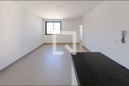 Sala de apartamento à venda com 3 quartos, 80m² em Grajaú, Belo Horizonte