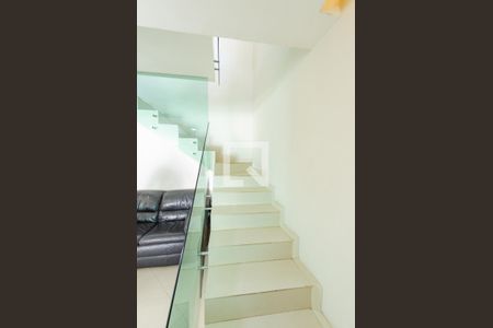 Escada de apartamento para alugar com 5 quartos, 238m² em Buritis, Belo Horizonte