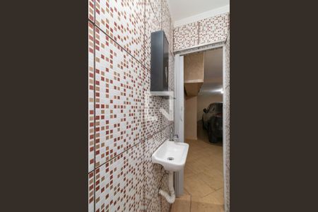 Lavabo 2 de casa para alugar com 2 quartos, 140m² em Jardim Fernandes, São Paulo