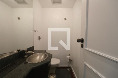 Lavabo de apartamento para alugar com 4 quartos, 259m² em Barra Funda, Guarujá