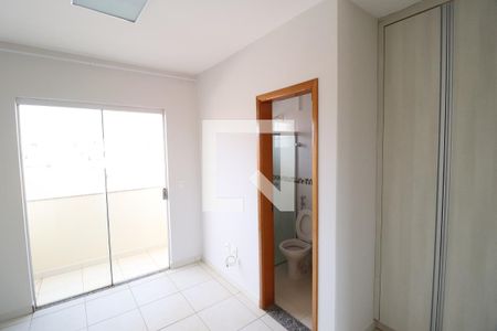 Suíte 2 de apartamento para alugar com 2 quartos, 59m² em Santa Mônica, Uberlândia