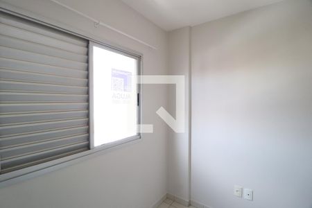Quarto 1 de apartamento para alugar com 2 quartos, 59m² em Santa Mônica, Uberlândia