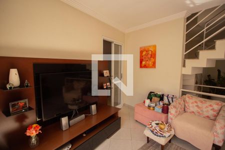 Sala de casa de condomínio à venda com 3 quartos, 180m² em Santa Teresinha, São Paulo