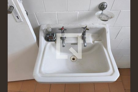 Banheiro de kitnet/studio para alugar com 1 quarto, 43m² em Liberdade, São Paulo