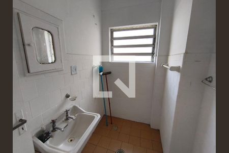 Banheiro de kitnet/studio para alugar com 1 quarto, 43m² em Liberdade, São Paulo