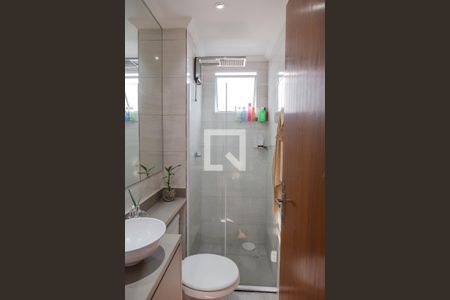 Banheiro de apartamento para alugar com 2 quartos, 45m² em Parque Maria Helena, Guarulhos