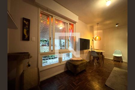 Sala de apartamento à venda com 1 quarto, 60m² em Petrópolis, Porto Alegre