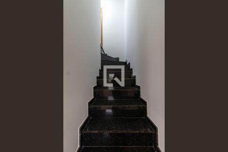 Escada  de casa de condomínio à venda com 2 quartos, 69m² em Vila Araguaia, São Paulo