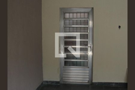 Garagem de casa para alugar com 4 quartos, 200m² em Metalúrgicos, Osasco