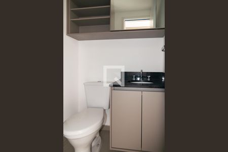 Banheiro Social de kitnet/studio para alugar com 0 quarto, 19m² em Bela Vista, São Paulo