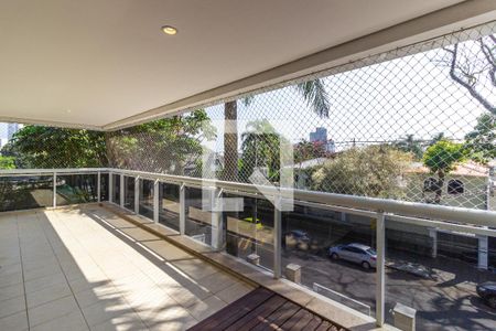 Varanda de apartamento à venda com 4 quartos, 245m² em Vila Madalena, São Paulo