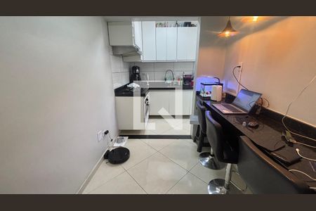 Sala de apartamento à venda com 2 quartos, 48m² em Vila Clarice, Santo André