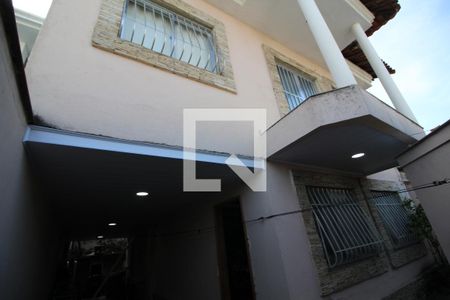 Frente de casa de condomínio para alugar com 3 quartos, 100m² em Taquara, Rio de Janeiro