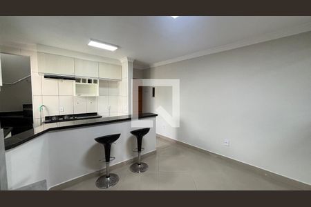 Sala  de apartamento para alugar com 2 quartos, 85m² em Pinheirinho, Santo André