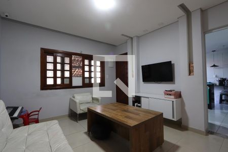 Sala de casa à venda com 3 quartos, 240m² em Vila Cleonice, São Paulo