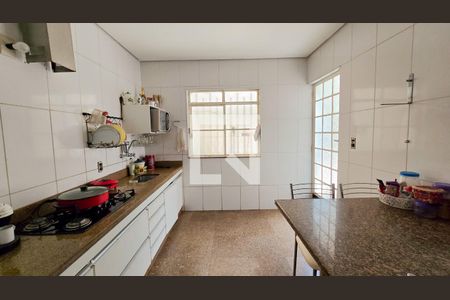 Cozinha de casa à venda com 3 quartos, 200m² em Caiçara-adelaide, Belo Horizonte