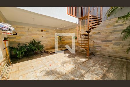 Área Externa de casa à venda com 3 quartos, 200m² em Caiçara-adelaide, Belo Horizonte