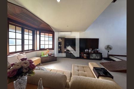 Casa à venda com 4 quartos, 451m² em Badu, Niterói