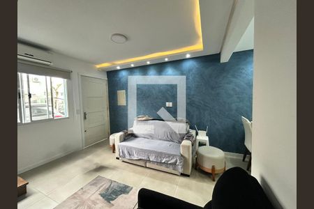 Sala de casa de condomínio à venda com 2 quartos, 97m² em Humaitá, Porto Alegre