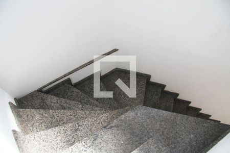 Escada de casa à venda com 3 quartos, 109m² em Jardim Ema, Guarulhos