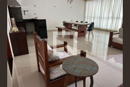 Casa à venda com 3 quartos, 272m² em Vila Carrão, São Paulo