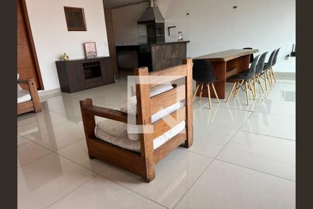 Casa à venda com 3 quartos, 272m² em Vila Carrão, São Paulo