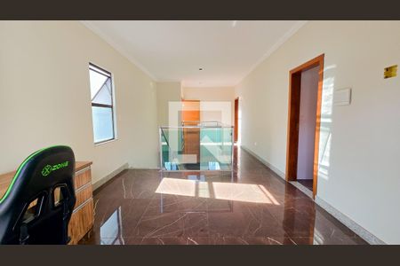 Sala de casa à venda com 4 quartos, 217m² em Sagrada Família, Belo Horizonte