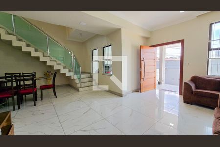 Sala de casa à venda com 4 quartos, 217m² em Sagrada Família, Belo Horizonte