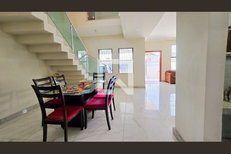 Sala de casa à venda com 4 quartos, 217m² em Sagrada Família, Belo Horizonte