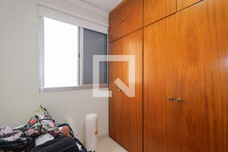 Quarto 1 de apartamento para alugar com 3 quartos, 55m² em Conjunto Promorar Raposo Tavares, São Paulo