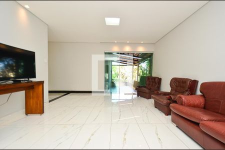 Sala de casa para alugar com 5 quartos, 300m² em Serra, Belo Horizonte