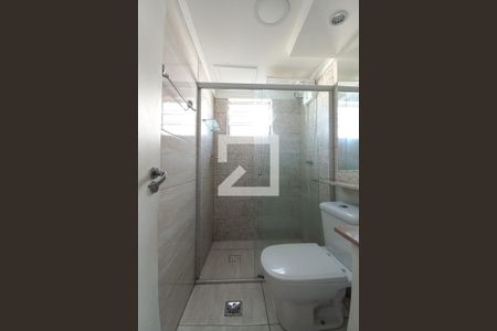 Banheiro de apartamento à venda com 2 quartos, 50m² em Vila Carminha, Campinas