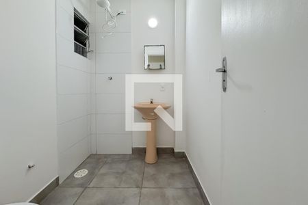 Banheiro de kitnet/studio para alugar com 1 quarto, 25m² em Liberdade, São Paulo