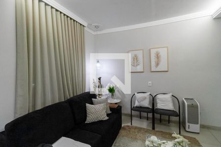 Sala de casa à venda com 2 quartos, 140m² em Serrano, Belo Horizonte