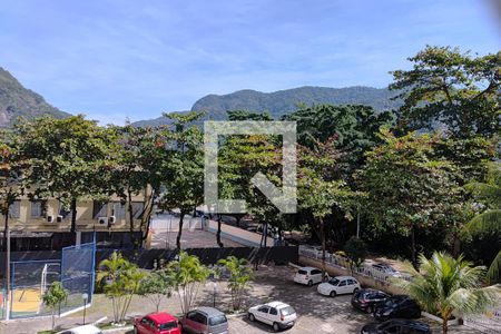 Vista da Sala de apartamento para alugar com 2 quartos, 48m² em Camorim, Rio de Janeiro