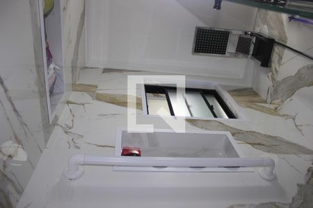 Banheiro de apartamento à venda com 2 quartos, 63m² em Vila Aprazivel, Guarulhos