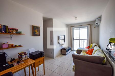 Sala de apartamento para alugar com 3 quartos, 64m² em Del Castilho, Rio de Janeiro