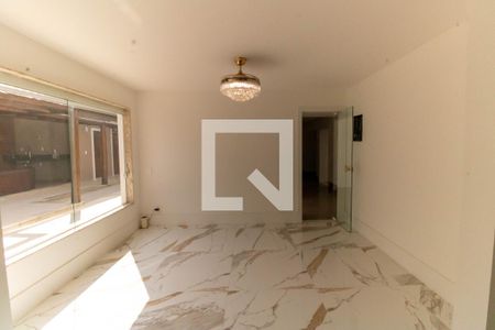 Sala de casa à venda com 6 quartos, 600m² em Camboinhas, Niterói