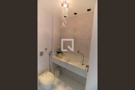 Lavabo 1 de casa à venda com 6 quartos, 600m² em Camboinhas, Niterói