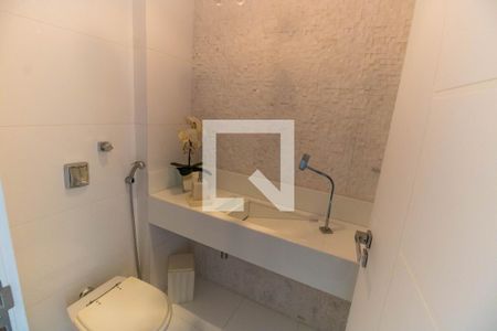Lavabo 1 de casa à venda com 6 quartos, 600m² em Camboinhas, Niterói