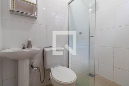 Banheiro de kitnet/studio para alugar com 1 quarto, 30m² em Cidade Universitária, Campinas