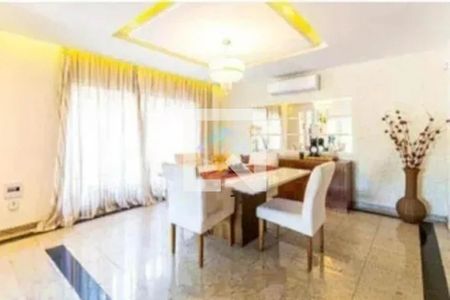 Sala de casa de condomínio à venda com 3 quartos, 200m² em Anil, Rio de Janeiro